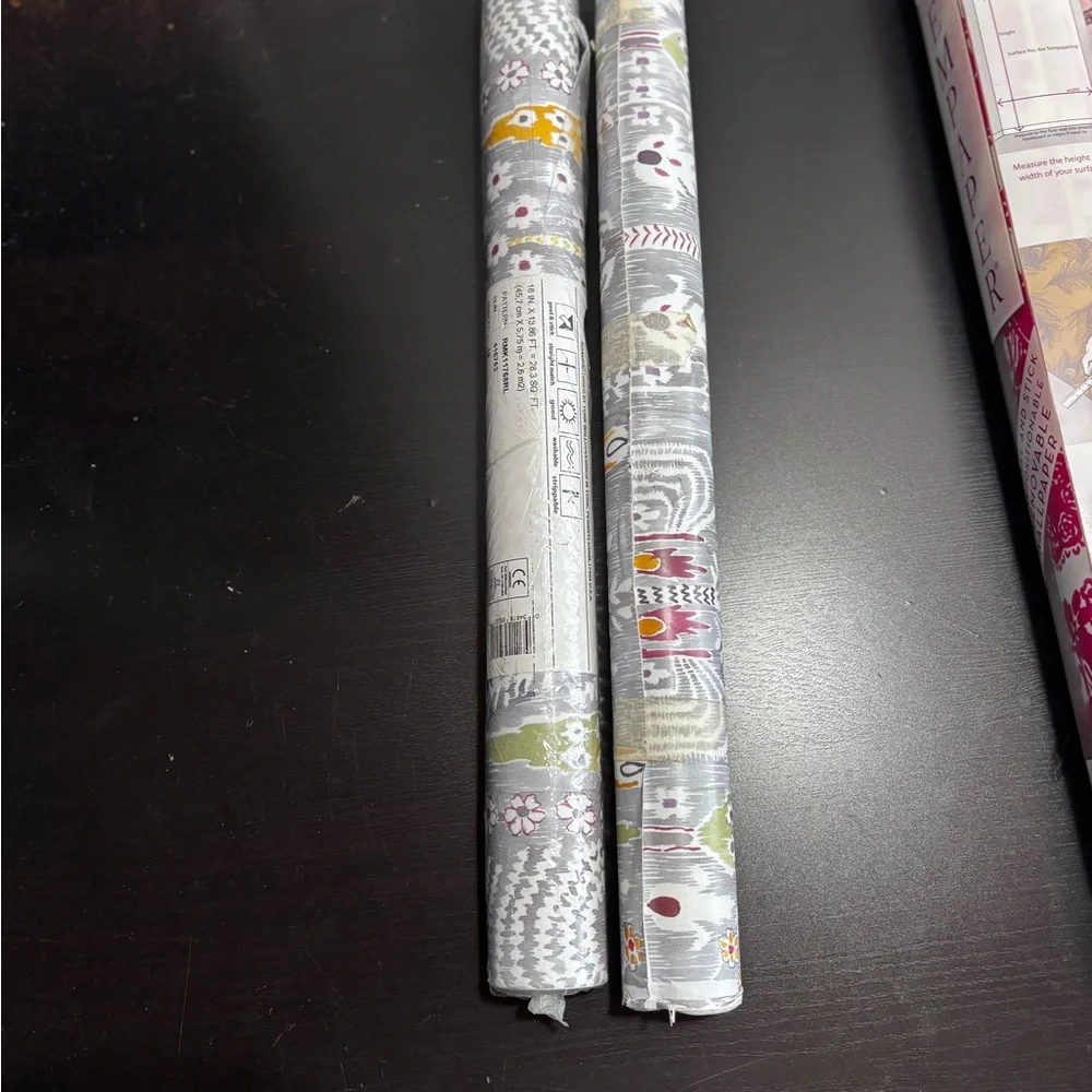 Roommates peel & stick Gray & white pastoral Ikat Patterned Wallpaper - 2 rolls